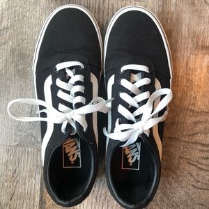 Black and white vans womens sz 7.5. Good condition